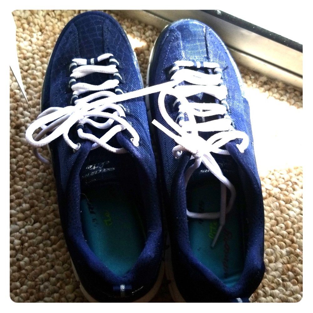 Like new Sketchers Elite memory foam sneakers sz 8